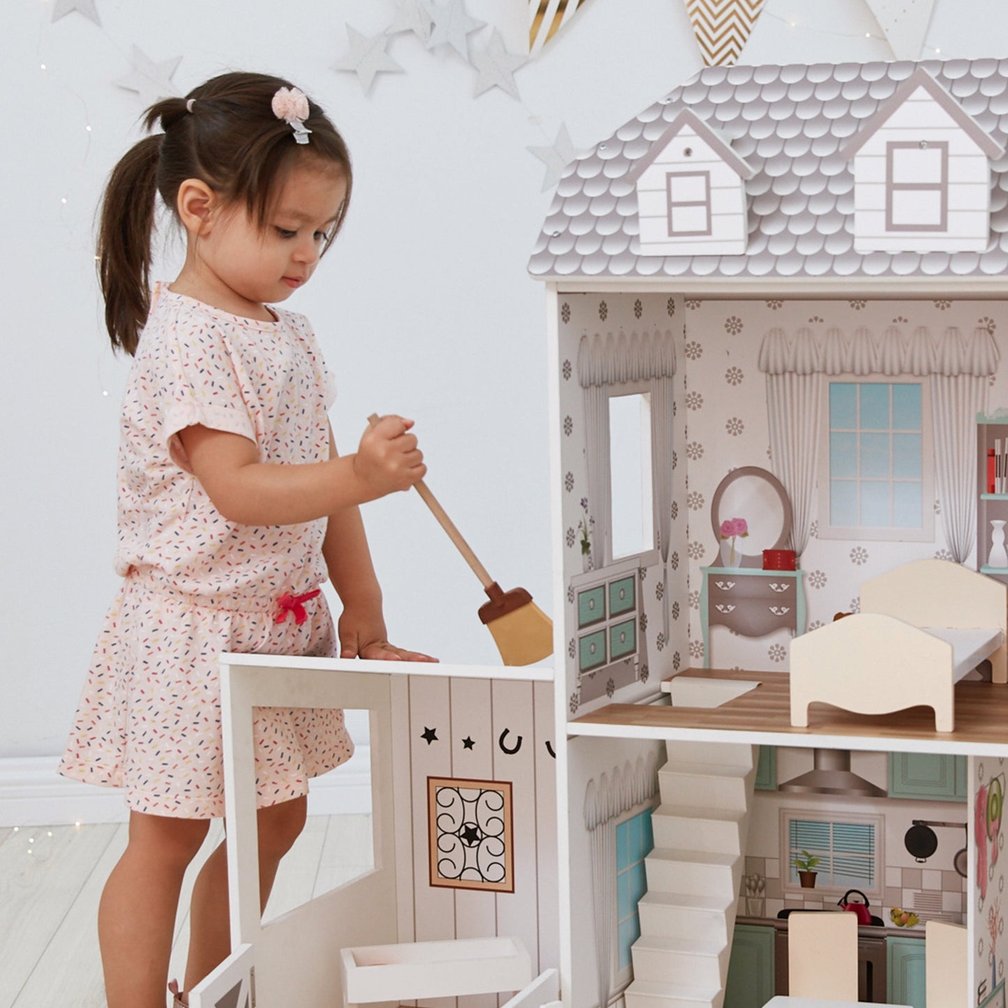 Olivia's Little World Wooden Dolls House & 14 Pcs